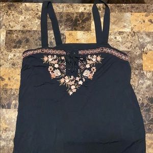 this is a american eagle top. never worn.